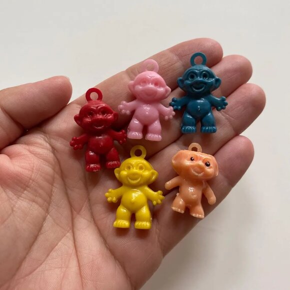 Mini Troll Charms Gumball Machine Cracker Jack Toys - Picture 1 of 2